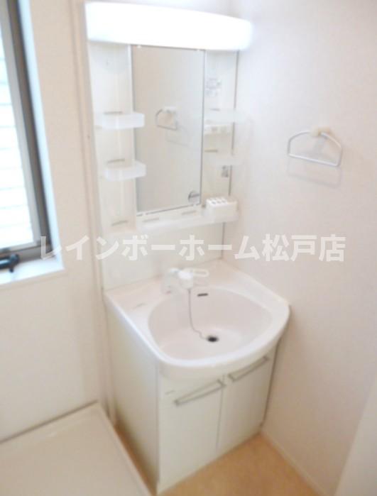 洗面設備　毎日通る玄関はこちらです