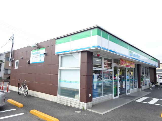 コンビニ　ファミリーマート（コンビニ）まで400m