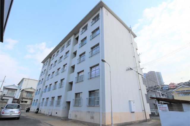 ＪＲ山陽本線 垂水駅 バス乗車時間：8分 最寄りバス停で下車 徒歩3分 築53年