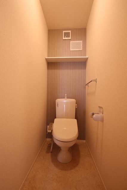 地下鉄今里筋線 井高野駅 徒歩3分 2階建 築11年のトイレ写真