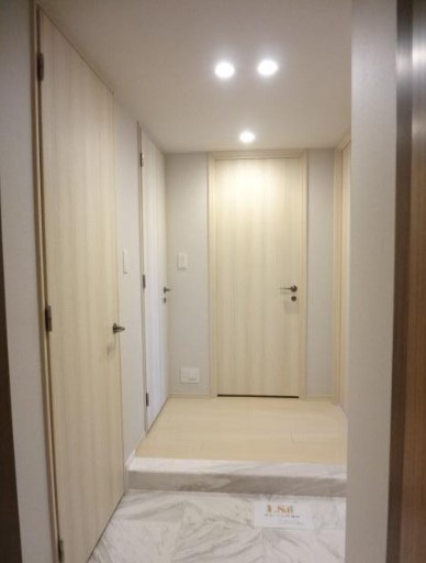 玄関　他部屋参考写真です。