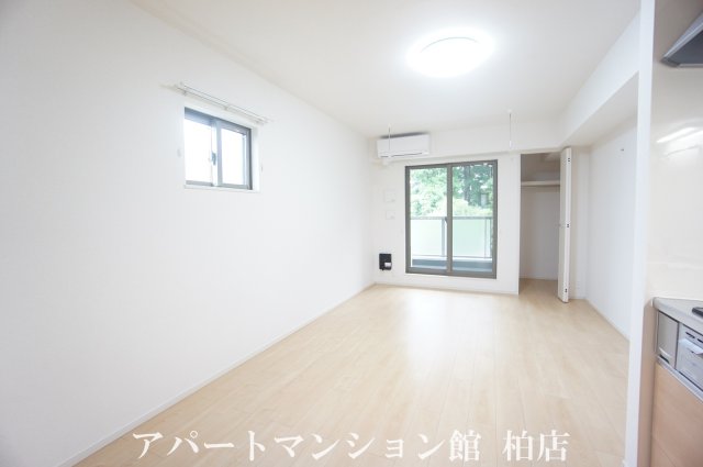 ラヴィアンローズCの居間写真