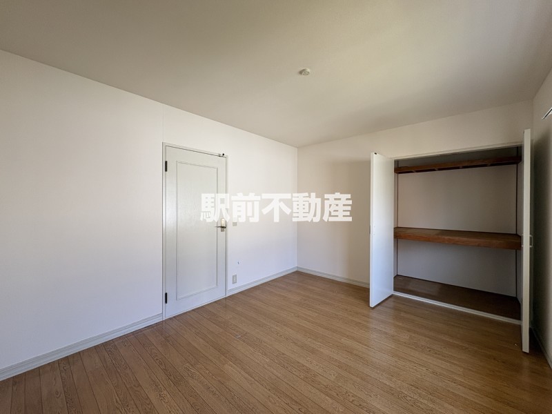 収納　二階北側洋室