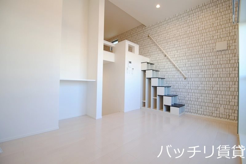 居室・リビング　別号室タイプの為、現状を優先致します。