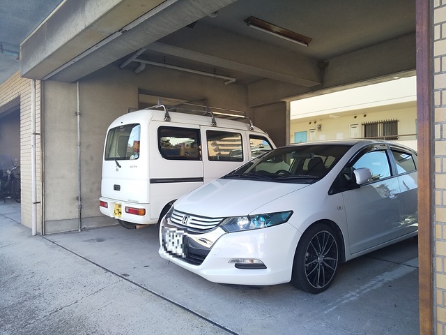 【松山市南久米町のマンションの駐車場】