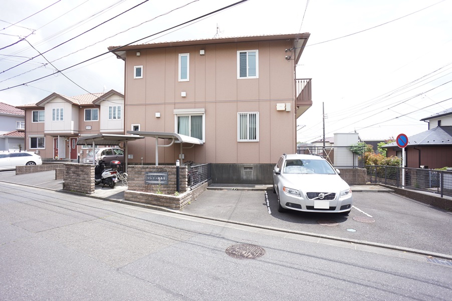 駐車場　敷地内駐車場　別契約月額７，７００円・要空確認！