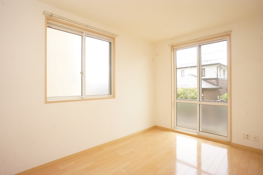 その他部屋・スペース　北側４.８帖洋室です！角部屋２面採光！収納あります！