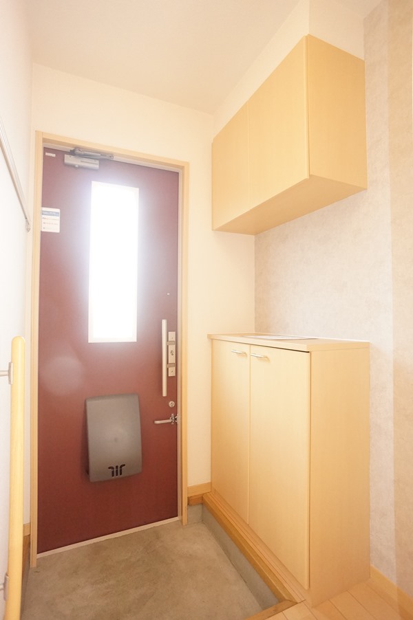 玄関　シューズボックスと玄関に収納があります！