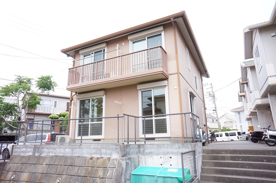 建物外観　南雛段の為日当り良好！敷地内駐車場有ります！