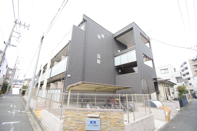 横浜市神奈川区西寺尾のマンションの建物外観