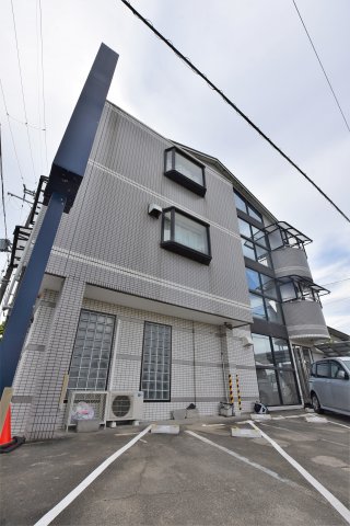 大阪狭山市東野西のマンションの建物外観