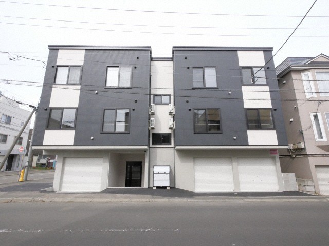 札幌市東区北三十一条東のアパートの建物外観