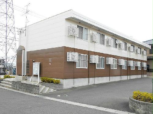 【レオパレスベェシャンの建物外観】