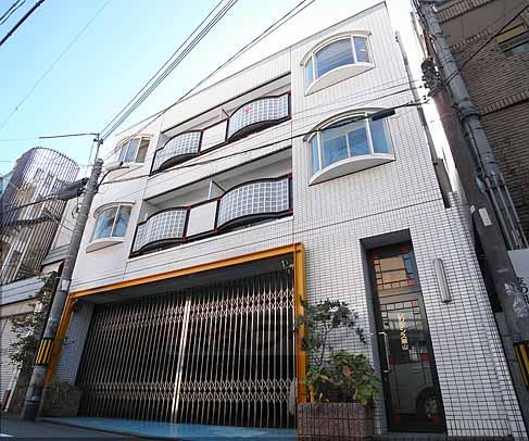 京都市東山区鐘鋳町のマンションの建物外観