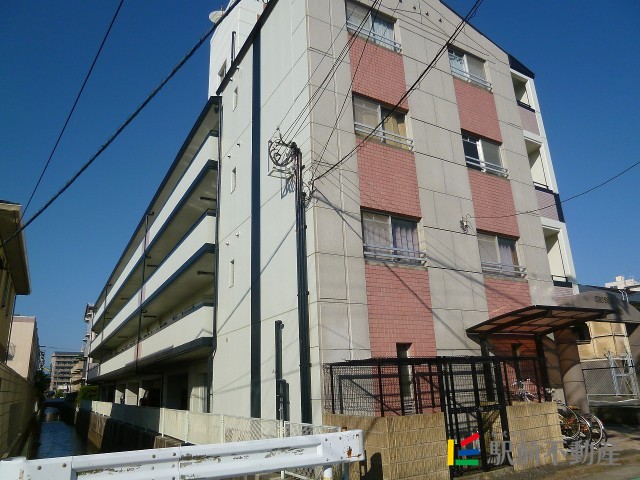 福岡市東区大字三苫のマンションの建物外観