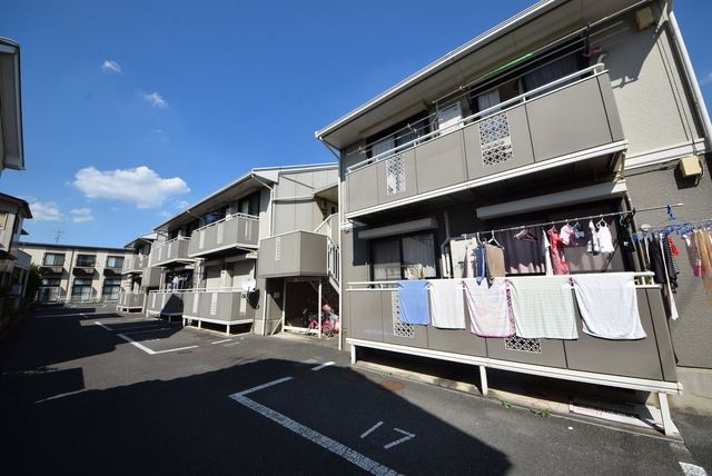 【さいたま市西区三橋のアパートの建物外観】