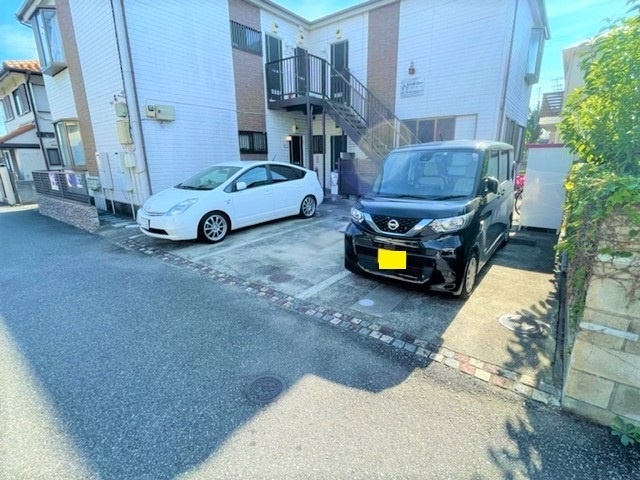 【ルマーオーパスの駐車場】