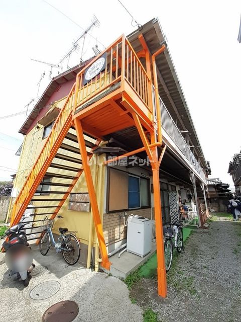 田辺市文里のアパートの建物外観