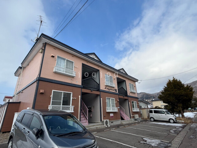 亀田郡七飯町字上藤城のアパートの建物外観