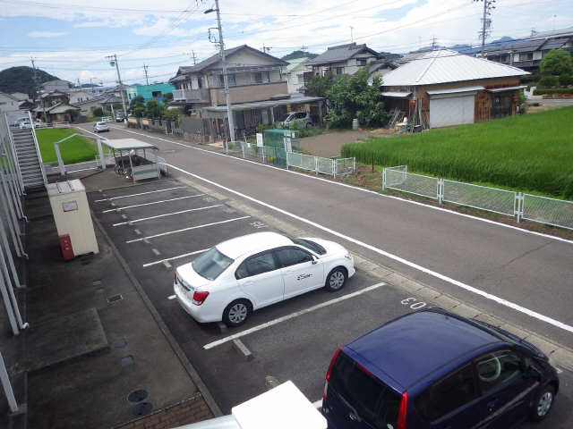 【サンハイツ関の駐車場】