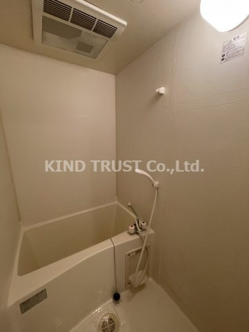 バス・シャワールーム　コンパクトで使いやすいお風呂です