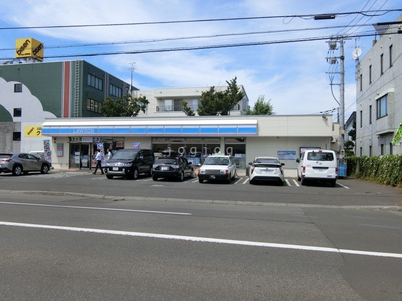 【札幌市北区北二十二条西のマンションのコンビニ】