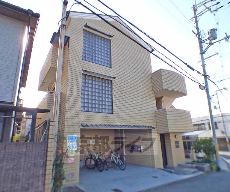 京都市左京区修学院登リ内町のマンションの建物外観