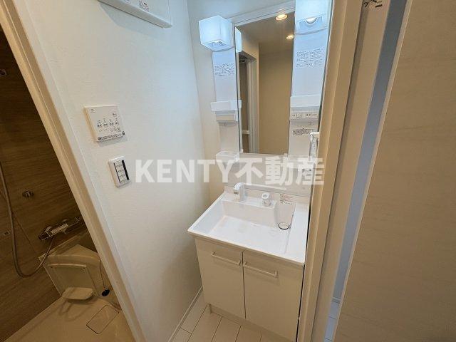 洗面設備　スペースが確保できる洗面所です