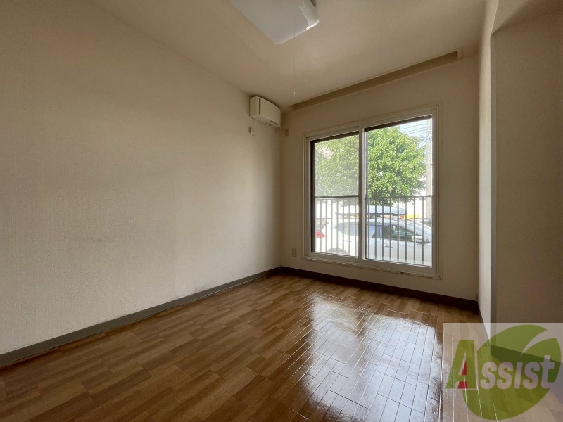 その他部屋・スペース　こちらのお部屋は光が差し込む、温かみのあるお部屋です。