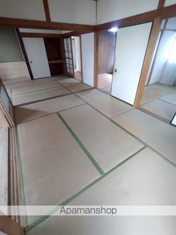 土屋貸家の居間写真