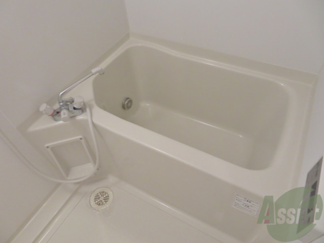 バス・シャワールーム　こちらはお風呂。一日の疲れをここで癒してください。