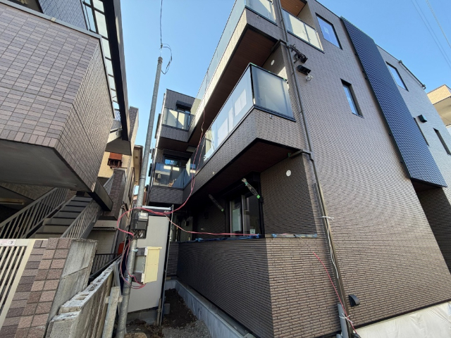 その他共有部分　建物正面左側