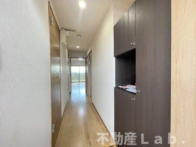 玄関　※同型タイプのお写真です。