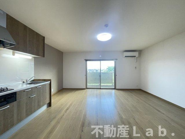 居室・リビング　※同型タイプのお写真です。