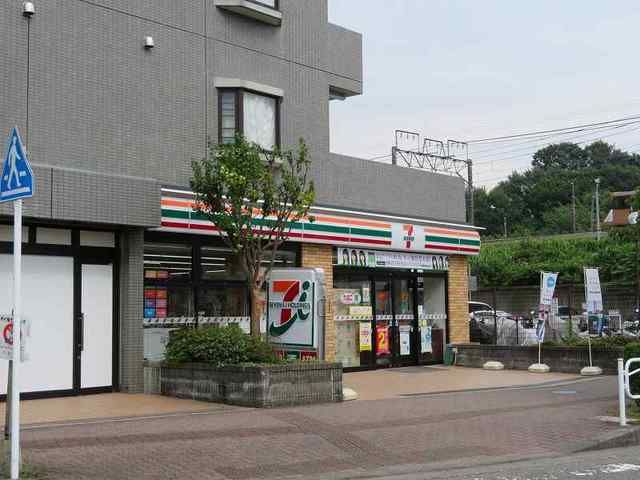 コンビニ　セブンイレブン（コンビニ）まで750m
