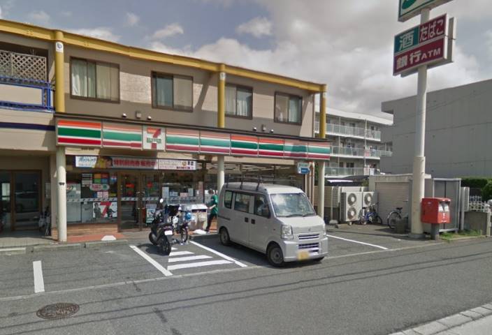 コンビニ　セブン（コンビニ）まで618m