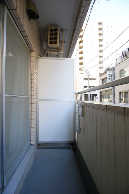 バルコニー　バルコニーからの眺めを楽しみながら食事をしませんか