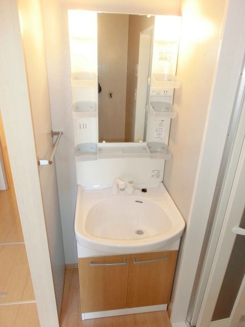 洗面設備　便利な独立洗面化粧台