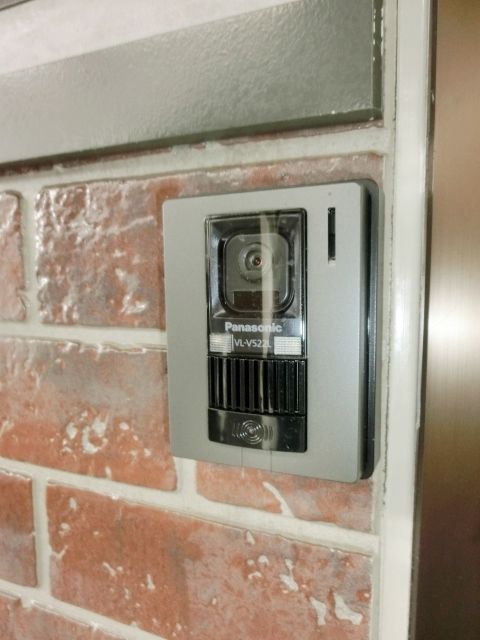 セキュリティ　訪問者の顔が見えて安心のTVモニターホンです