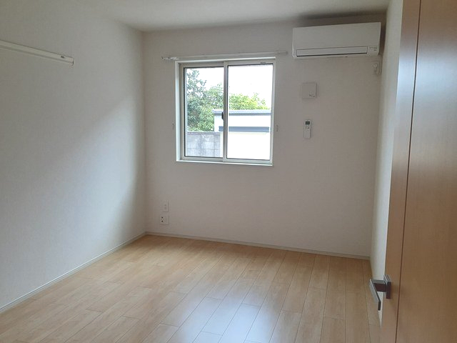 その他部屋・スペース　落ち着いて過ごせるお部屋なので、寝室にいかがでしょうか