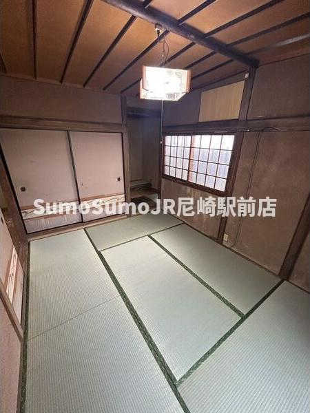 その他部屋・スペース　落ち着いた色調の寝室です