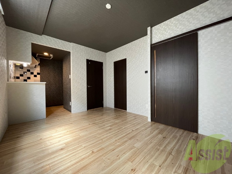 その他部屋・スペース　フローリングや壁の色がお洒落な印象のリビングです。