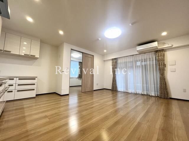 居室・リビング　広々したリビング空間ですね