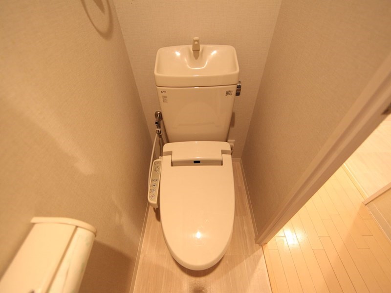 トイレ　温水洗浄暖房便座付トイレ
