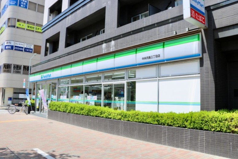 コンビニ　ファミリーマート（コンビニ）まで1134m