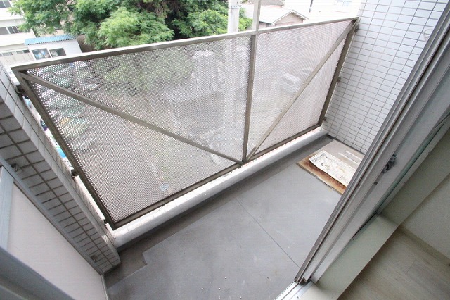 バルコニー　同物件別号室の写真です。