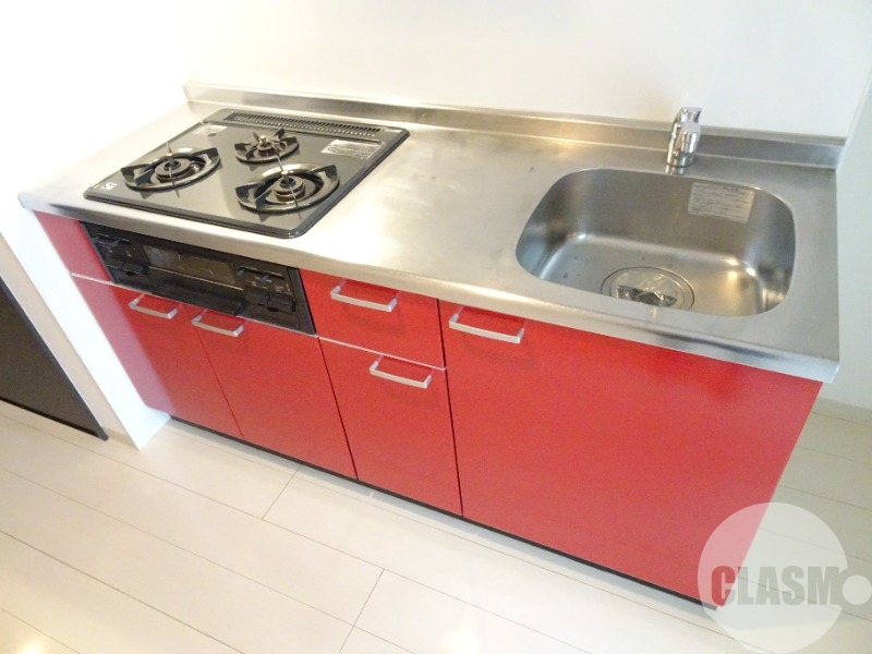 キッチン　効率よくお料理できる３口コンロ付き♪