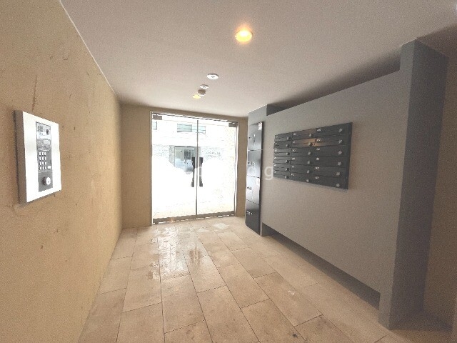 エントランス　オートロック、宅配ボックス有