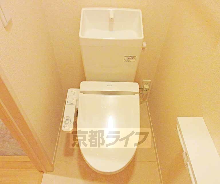 トイレ　ウォシュレット装備です。