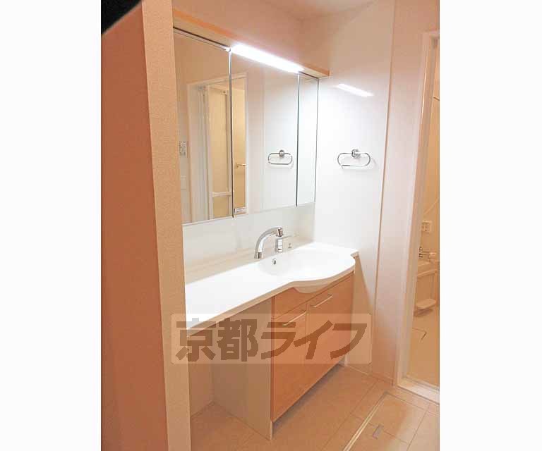 洗面設備　支持率が高いワイド洗面台です。